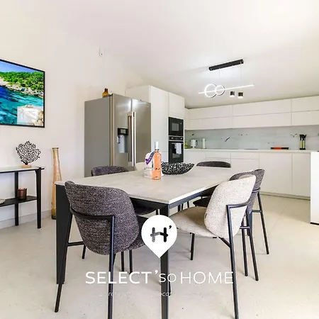 Villa Select'sohome - Avec Piscine, Et Babyfoot Pour 10 Personnes A Proximite De La D'aiguebelle ! - 5 Etoiles - Mandariniers Le Lavandou